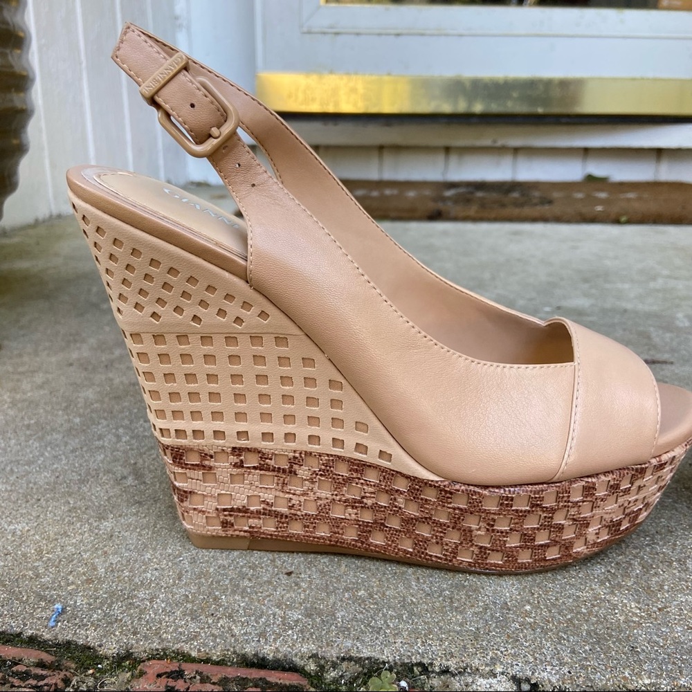✨NEW in box Gianni Bini tan Norreen wedges size 8